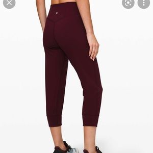 Lululemon high rise align jogger crop. BRAND NEW
